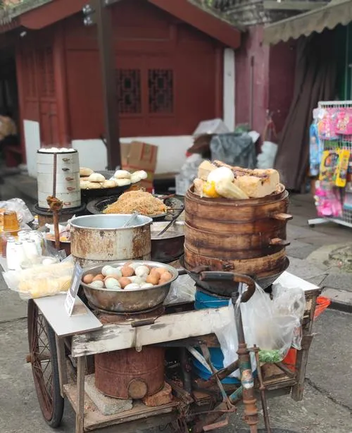 热饸饹面+塑料袋=?粮油市场早餐摊的这波操作,看完整个人都不好了