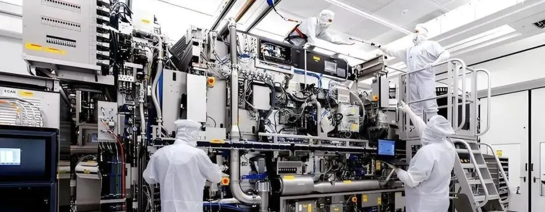 日本尼康巨亏36.8亿背后:光刻机市场为何中间玩家最难活?