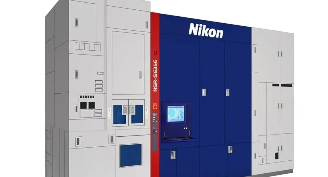日本尼康巨亏36.8亿背后:光刻机市场为何中间玩家最难活?