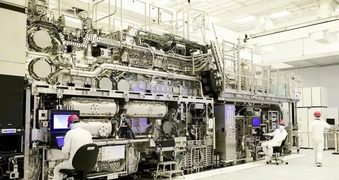 日本尼康巨亏36.8亿背后:光刻机市场为何中间玩家最难活?