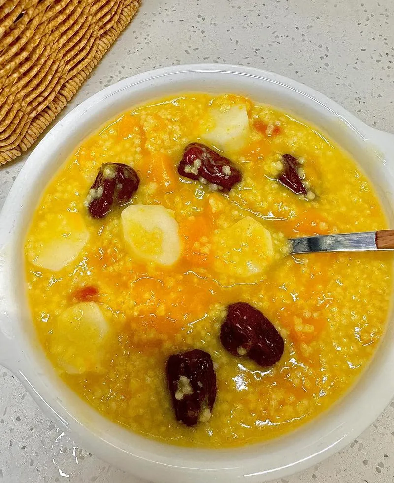 热南瓜粥+塑料袋=?电动车市场早餐摊的这波操作,看完整个人都不好了