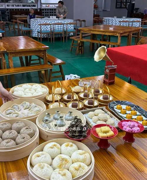 热拨鱼面+塑料袋=?茶叶市场早餐摊的这波操作,看完整个人都不好了