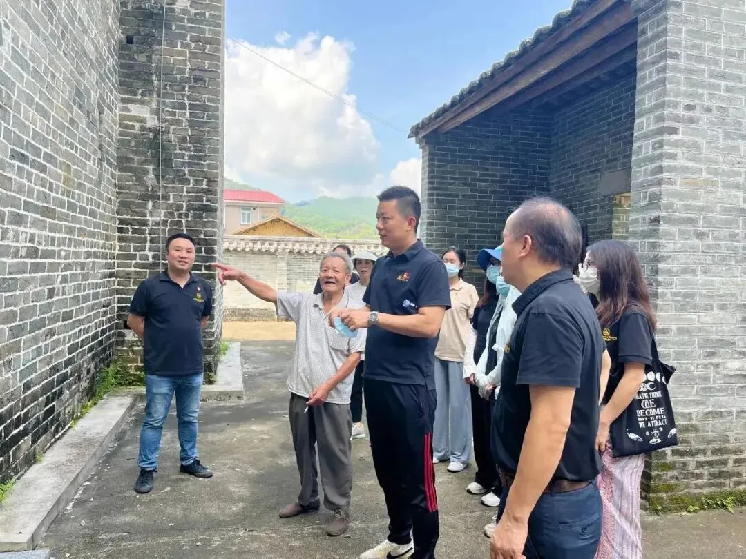 支部活动│行政中心党支部与营销中心党支部联合开展“情系老党员,慰问暖人心”主题活动