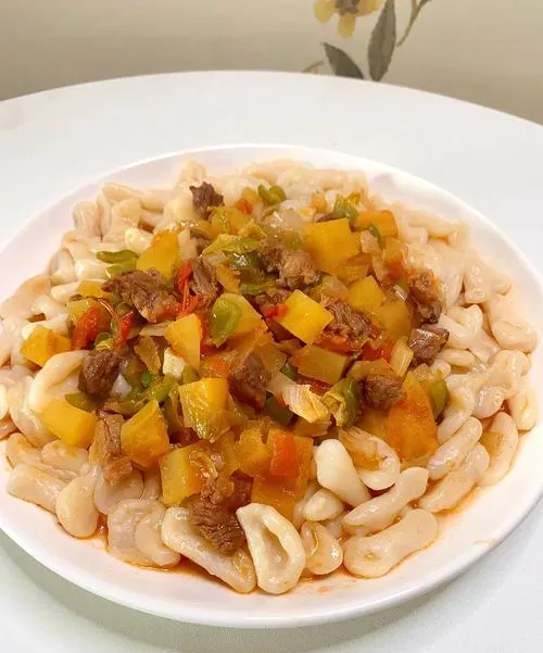 热猫耳朵汤+塑料袋=?干果市场早餐摊的这波操作,看完整个人都不好了