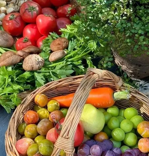 别再被“完美”欺骗!这4种菜市场蔬菜,摊主自己都不碰,你却在狂买