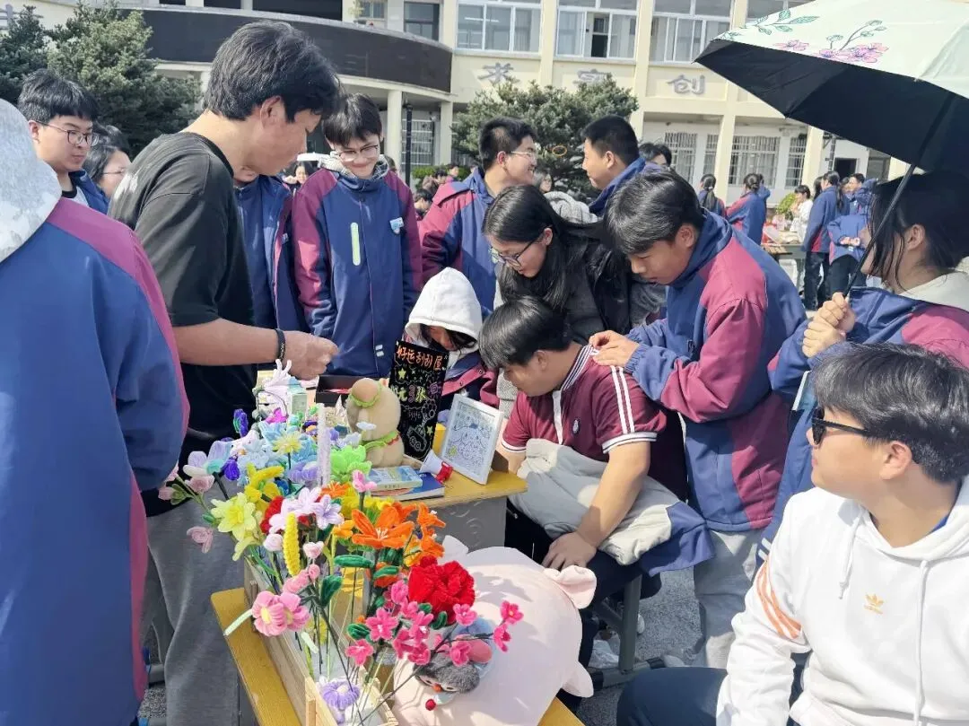 旧物新主,共享欢乐!新昌技师学院跳蚤市场温情落幕