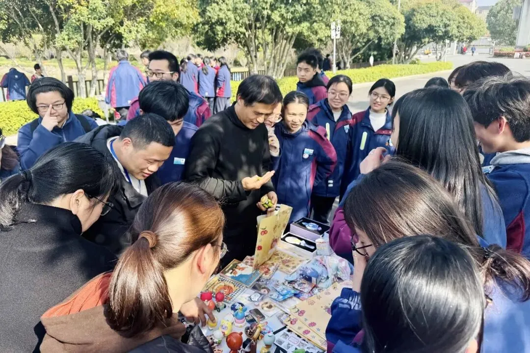 旧物新主,共享欢乐!新昌技师学院跳蚤市场温情落幕