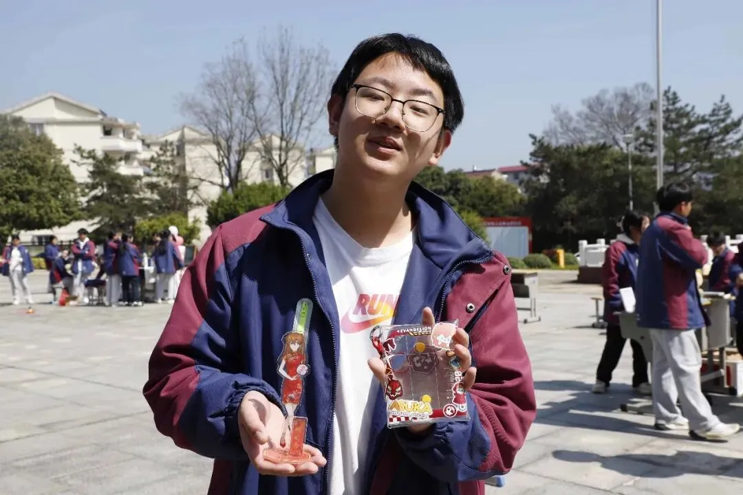 旧物新主,共享欢乐!新昌技师学院跳蚤市场温情落幕