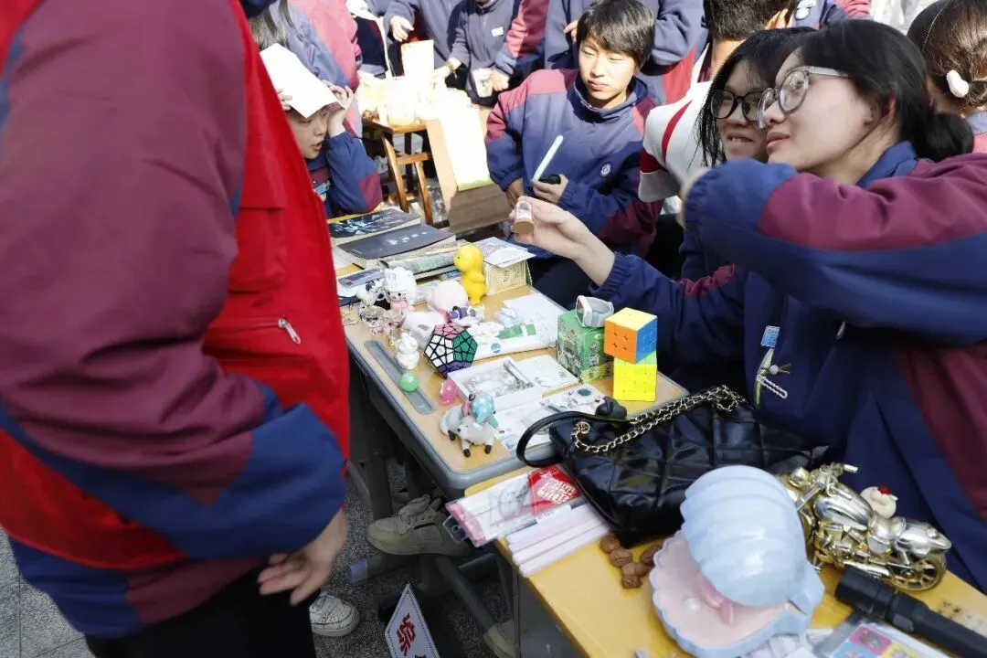 旧物新主,共享欢乐!新昌技师学院跳蚤市场温情落幕