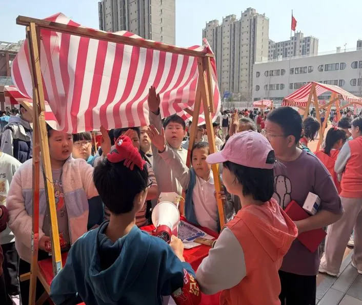火遍全校!这场“小数当家”大市场,太有料了!