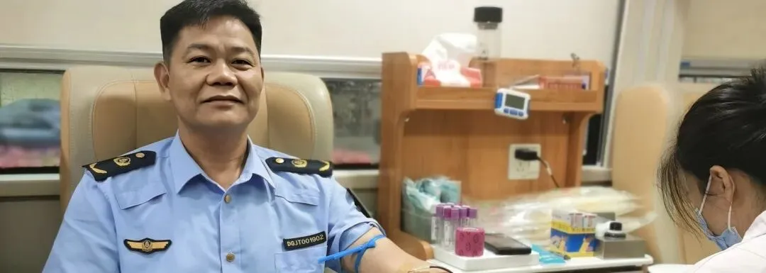 万江抓实农贸市场管理与鸟类保护工作,筑牢食品安全防线