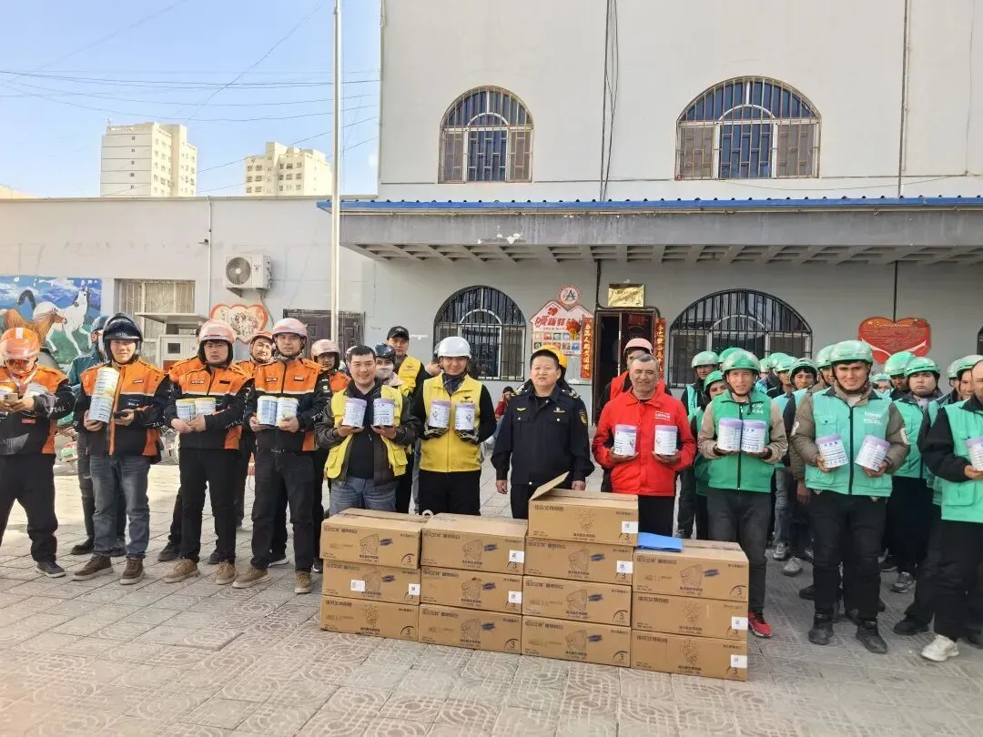 阿瓦提县市场监督管理局开展“关爱外卖骑手市监在行动”暖新关爱活动