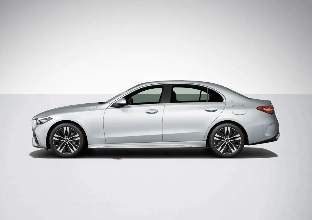 奔驰C级要出纯电了,价格还没定,但市场已经悄悄变天了.