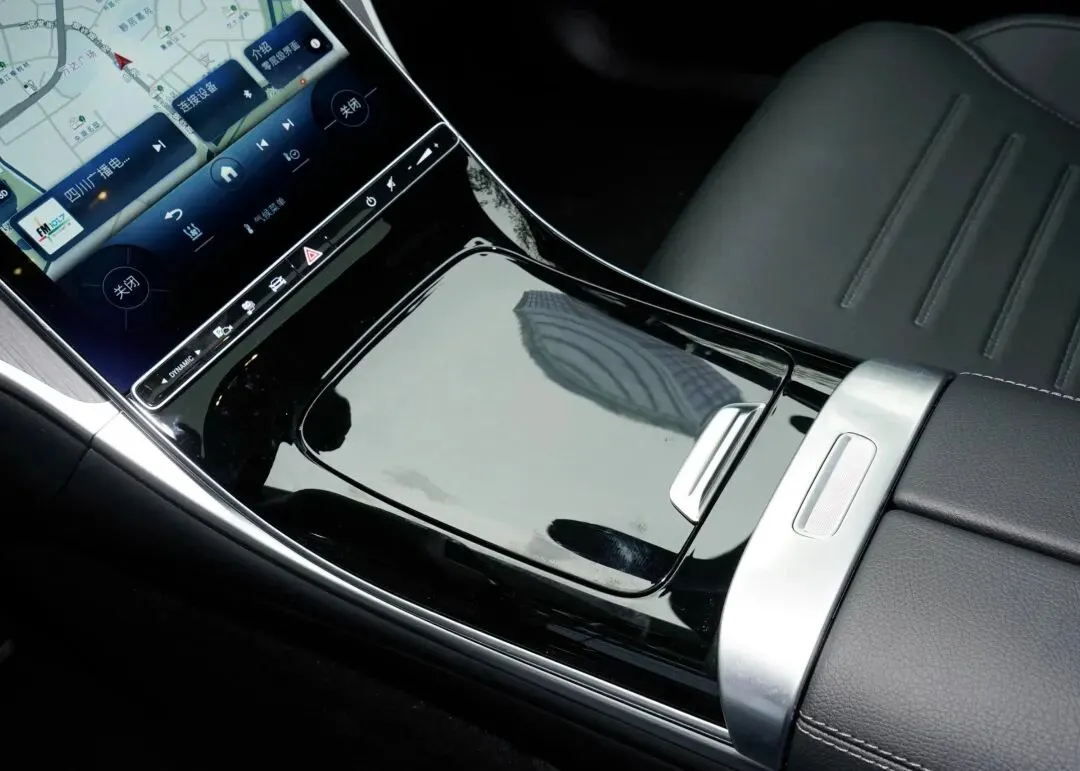 奔驰C级要出纯电了,价格还没定,但市场已经悄悄变天了.