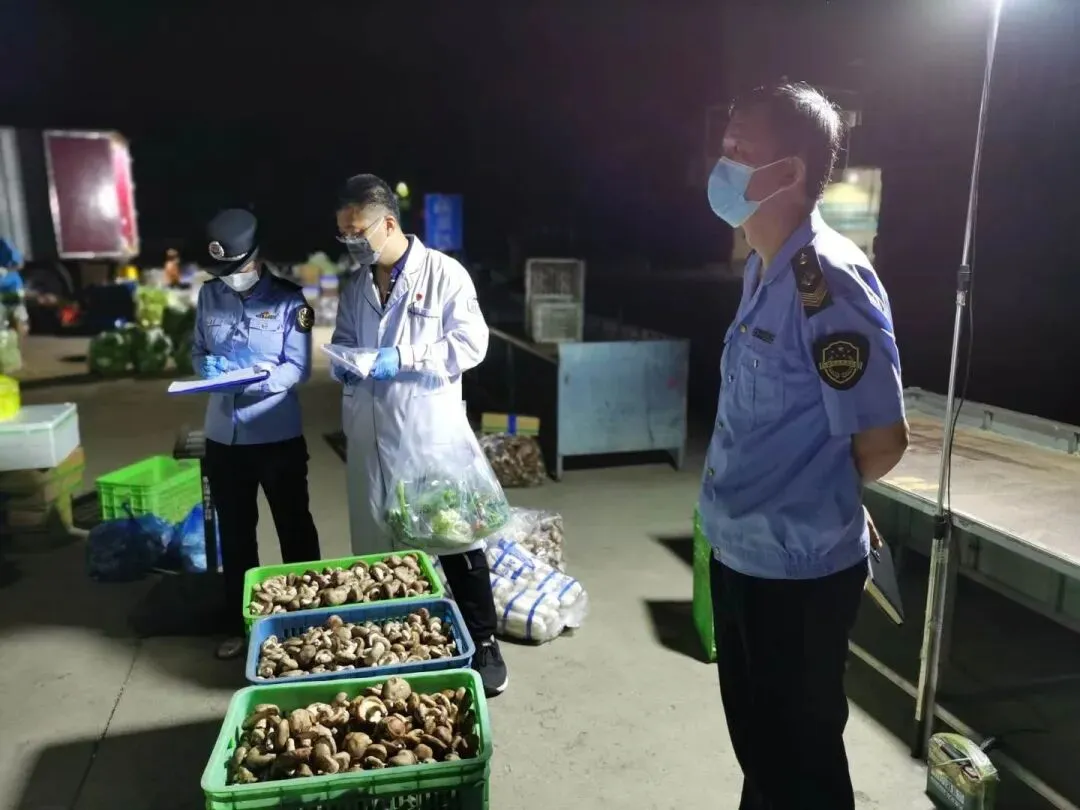 凌晨抽检 平谷区市场监督管理局保障东寺渠市场有序复市