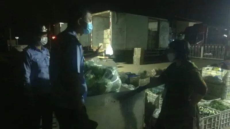 凌晨抽检 平谷区市场监督管理局保障东寺渠市场有序复市