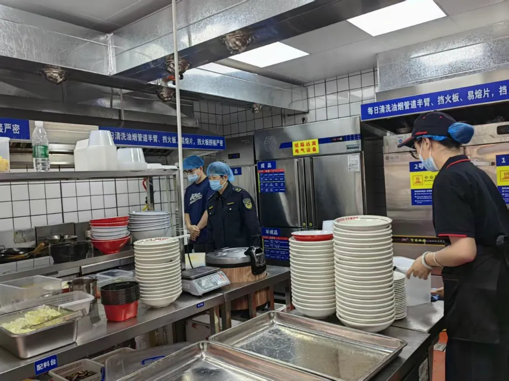 重拳整治网络餐饮!平南县市场监管局硬核守护“舌尖上的外卖”安全