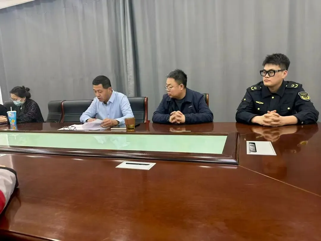 土默特左旗市场监督管理局参加旗委“两新”工会新就业群体恳谈会