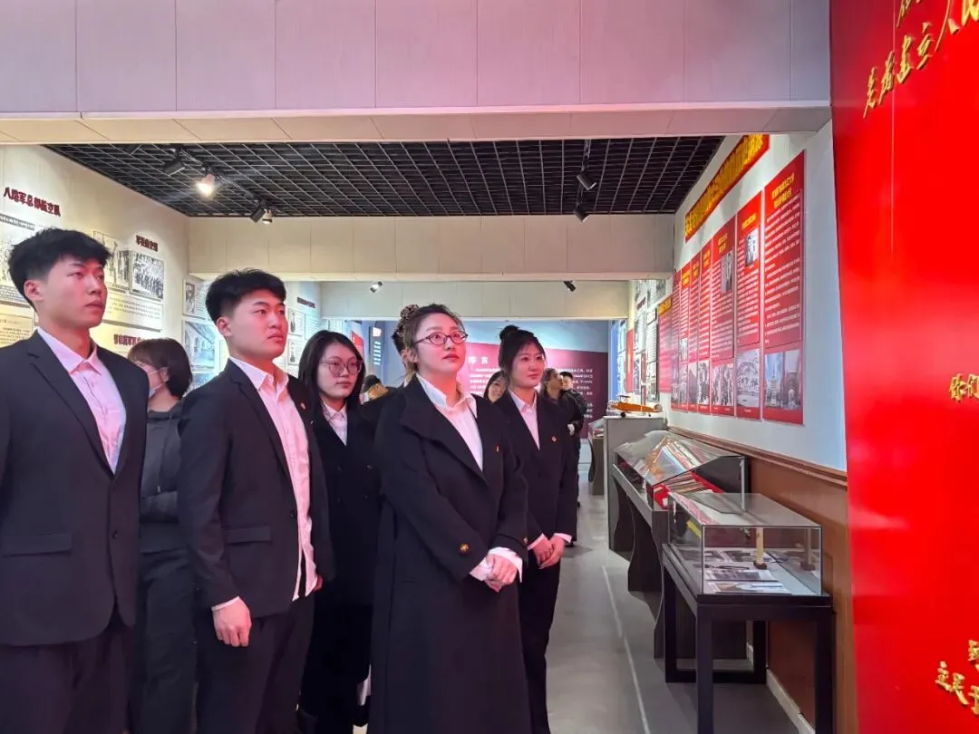 【主题党日】计算机与信息技术学院学生第一党支部研学东北老航校旧址