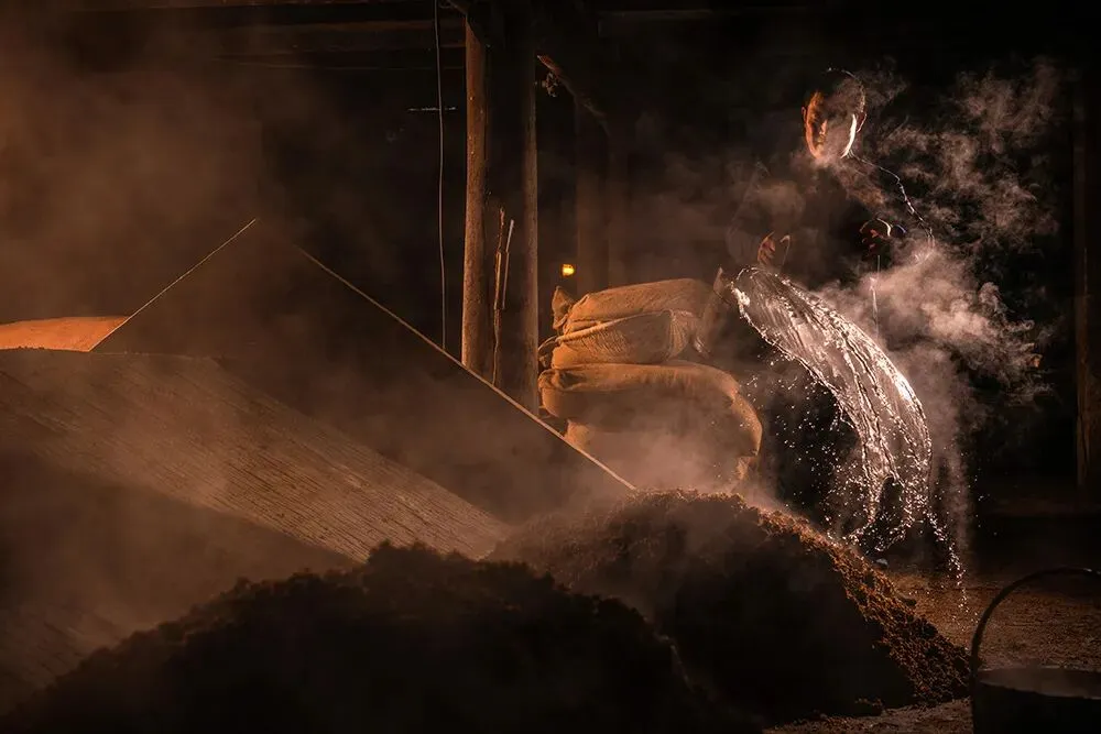 市场遇冷,价格狂跌!2689的五粮液硬通货,今天288抱走2瓶,还赠一壶两杯!