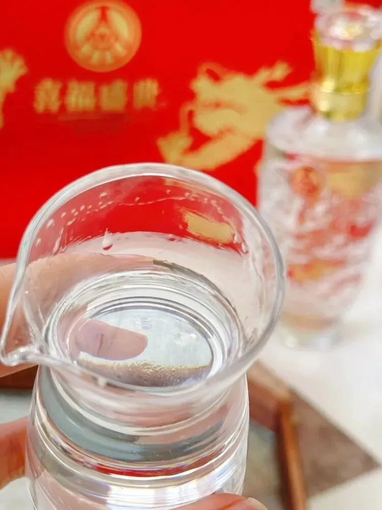 市场遇冷,价格狂跌!2689的五粮液硬通货,今天288抱走2瓶,还赠一壶两杯!