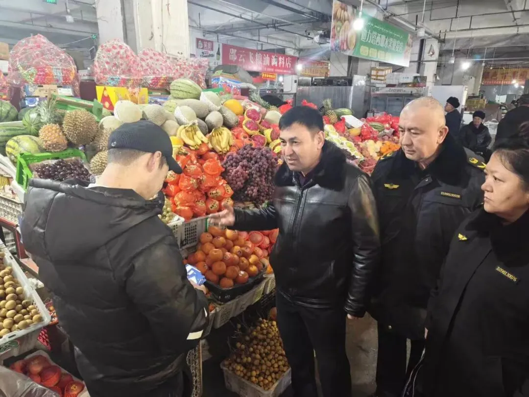 阿图什市市场监督管理局开展元旦节前食品安全专项检查,守护群众安心过节