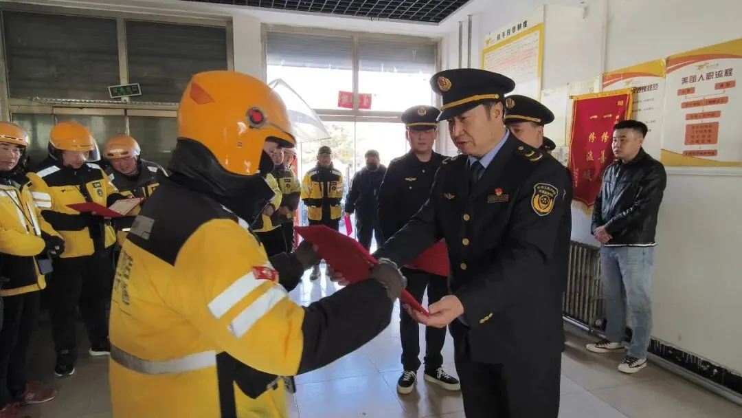 喀喇沁旗市场监督管理局:骑手受聘监督 共护喀旗食安