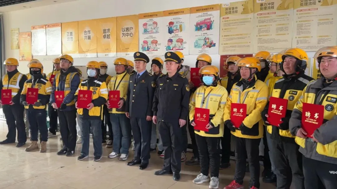 喀喇沁旗市场监督管理局:骑手受聘监督 共护喀旗食安