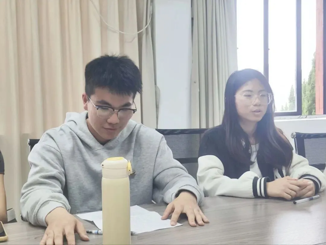 市场营销系学生党支部开展2025年度组织生活会