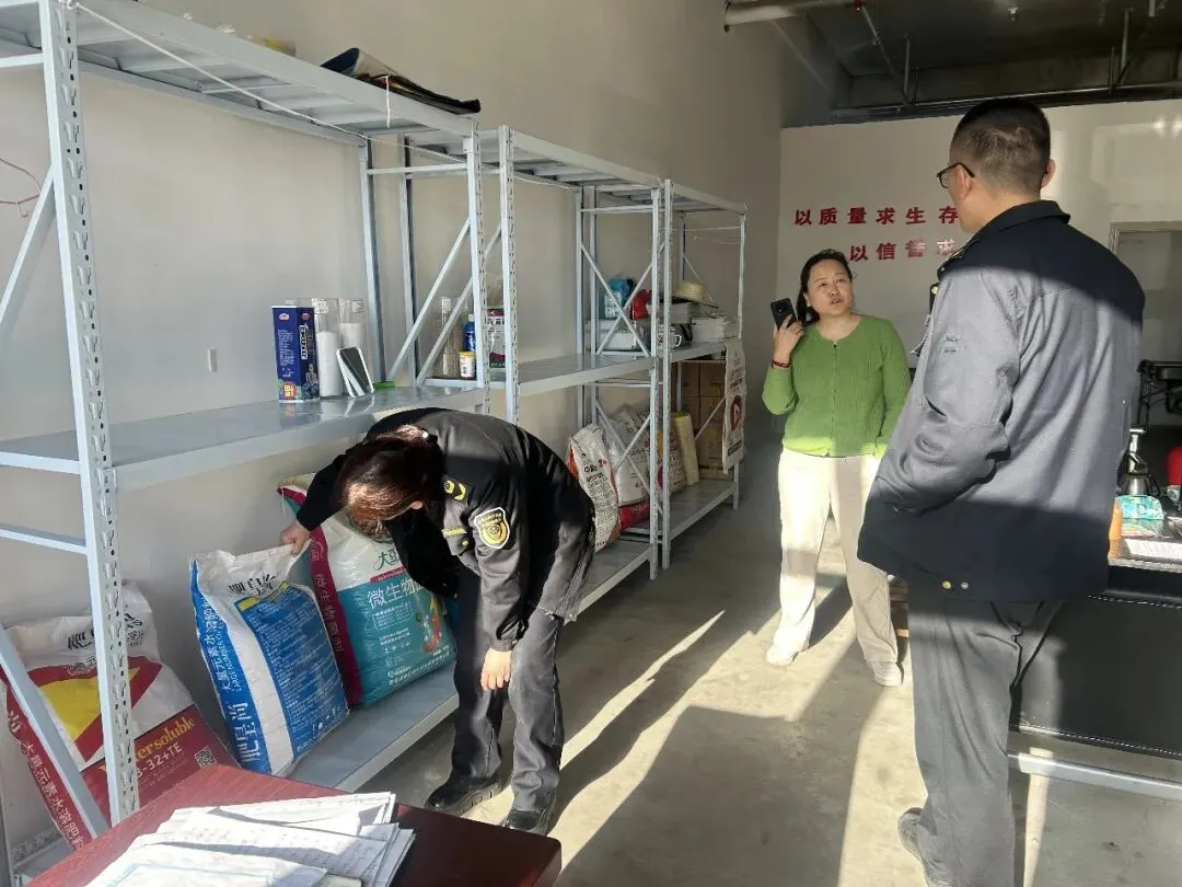 摸排先行 靶向监管—杜热市监所开展农资市场专项检查