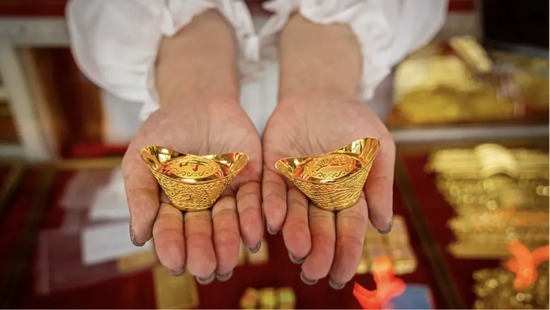 泡泡玛特股价大跌市场担忧其过度依赖拉布布;SpaceX计划IPO募资750亿美元 | 双语资讯速览