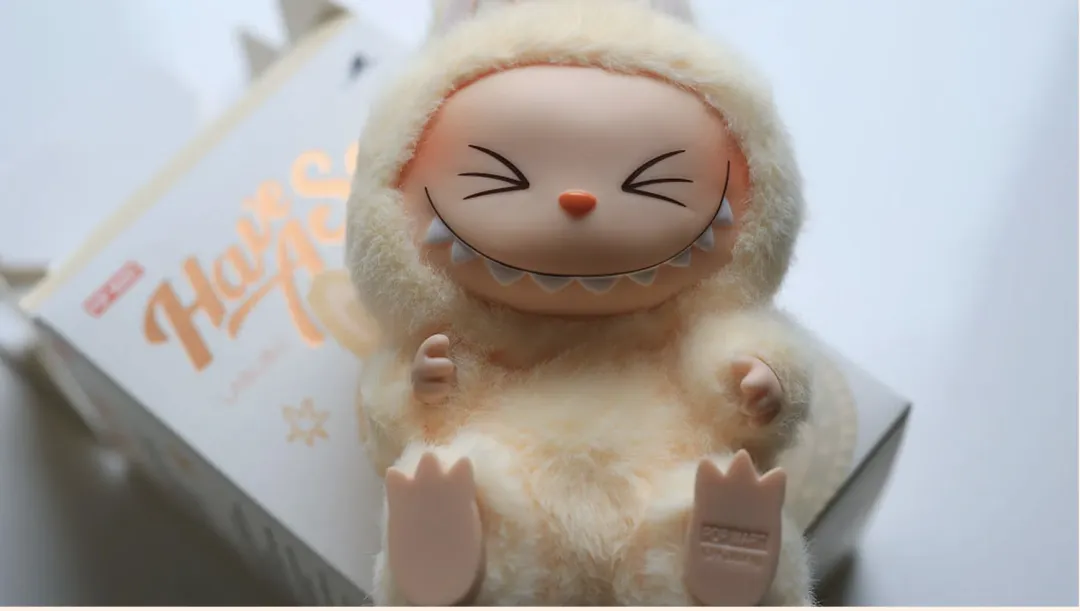 泡泡玛特股价大跌市场担忧其过度依赖拉布布;SpaceX计划IPO募资750亿美元 | 双语资讯速览