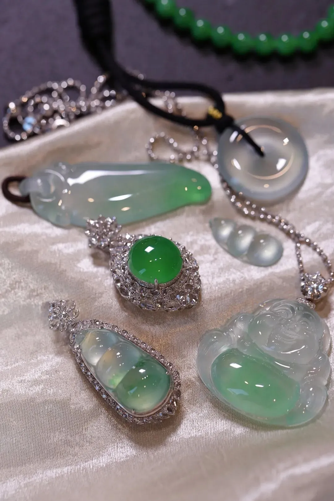 翡翠回收市场深度报告:2026年,你的闲置翡翠值多少钱?