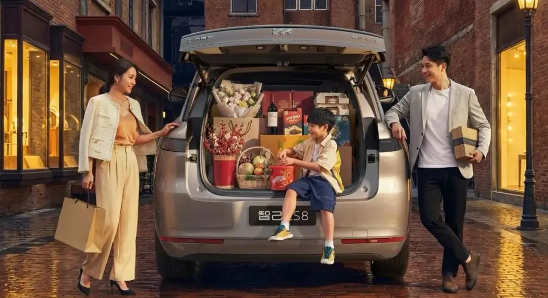 百万级科技豪华下放30万市场 智己LS8为品质家庭带来一步到位之选