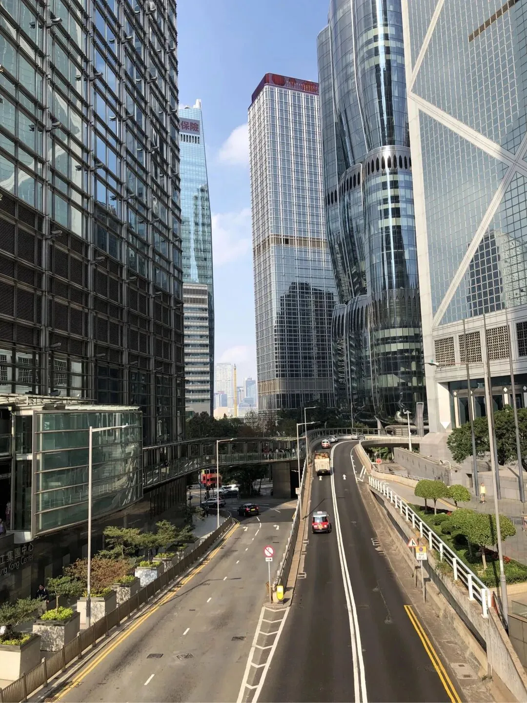 瑞银、花旗、法巴集体扩招,香港财富管理市场为何突然“火”了?