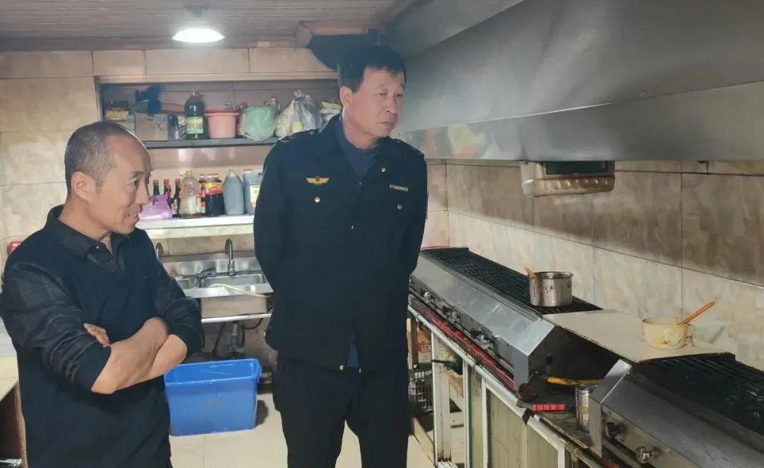 梅河口市市场监督管理局郊区市场监督管理分局开展学校周边食品安全专项检查