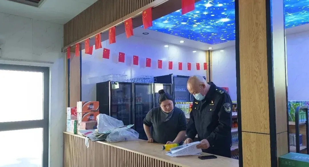 福海县市场监督管理局:护航高速服务区 守护“舌尖上的安全”