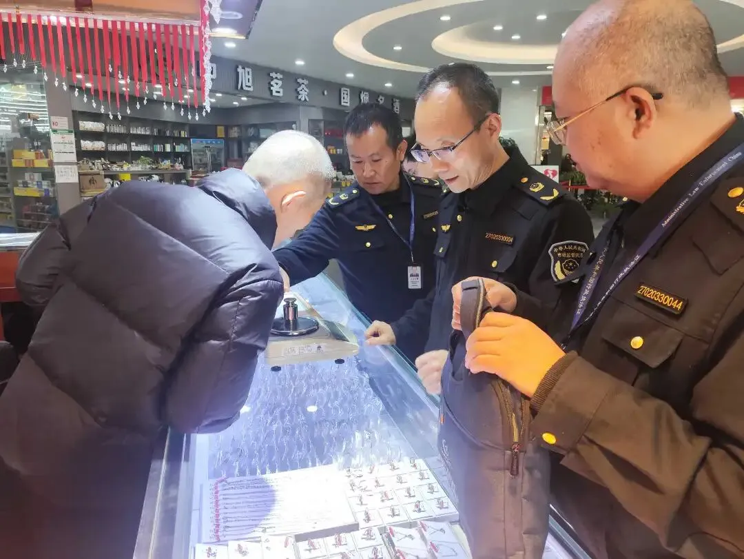 陈仓区市场监督管理局开展眼镜店和金店执法检查