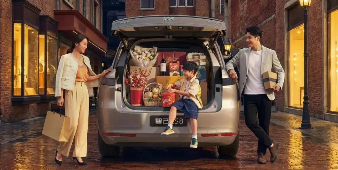 智己LS8开启预售 30万级SUV市场迎来新旗舰