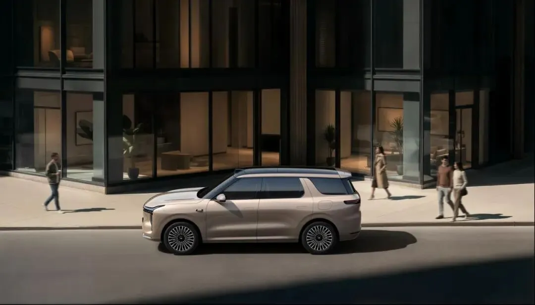 智己LS8开启预售 30万级SUV市场迎来新旗舰