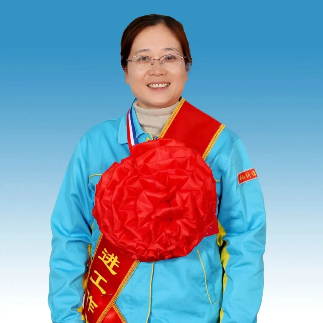 榜样|脚步丈量市场 真诚联结客户——集团公司先进工作者:怀化梁家坡加油站经理米剑萍