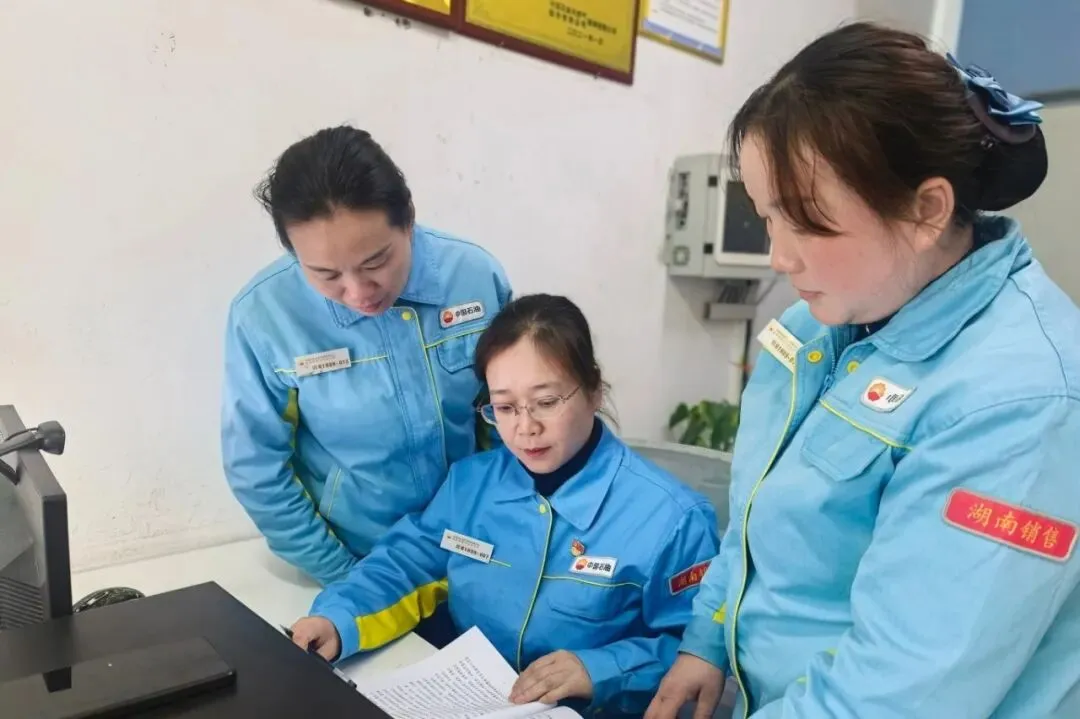 榜样|脚步丈量市场 真诚联结客户——集团公司先进工作者:怀化梁家坡加油站经理米剑萍