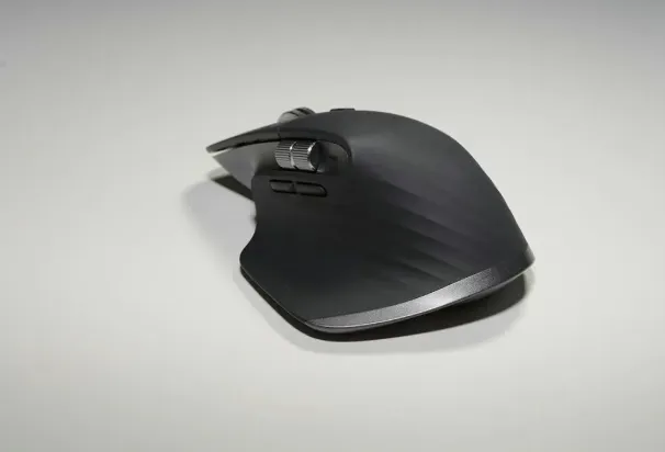 罗技营销大“翻车”!网友热评:我买你东西,你把我当狗