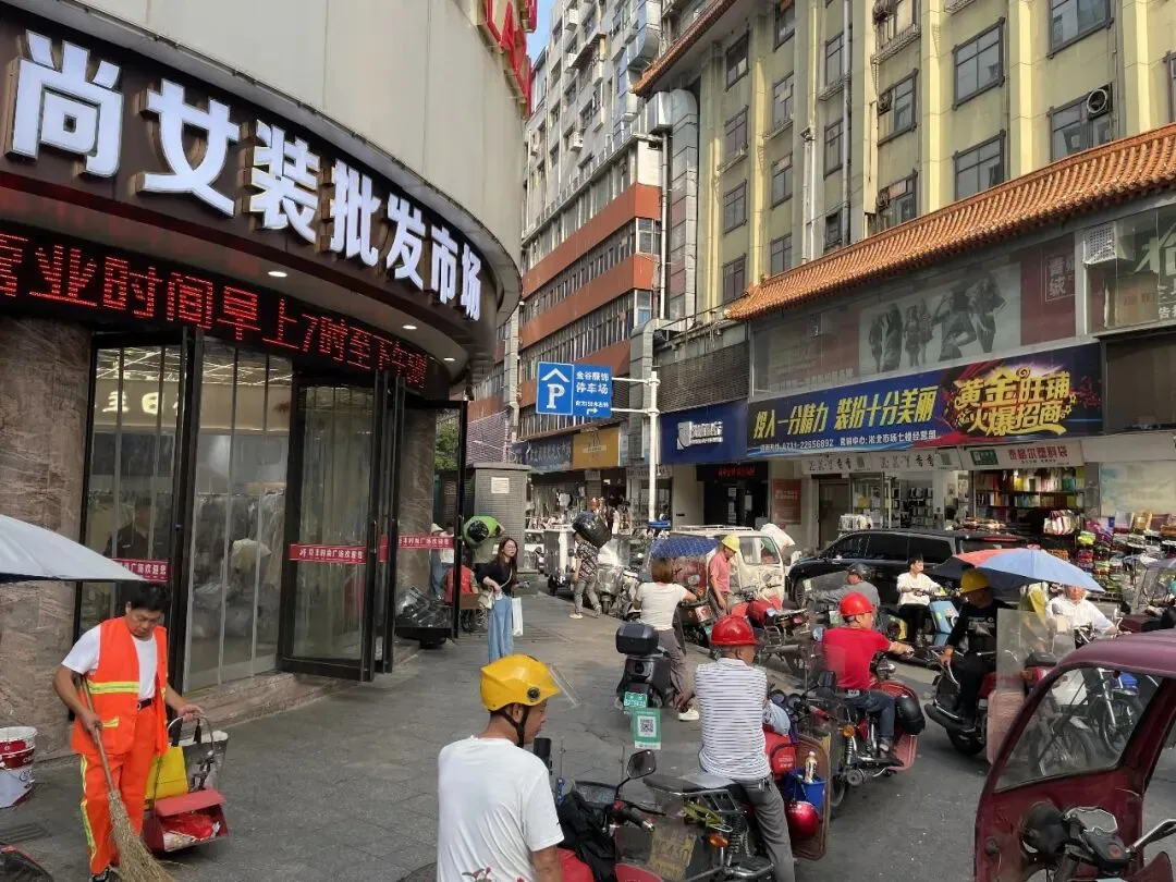 株洲芦淞市场群乱象调查:“摩的”占道候客,非法营运何时休?