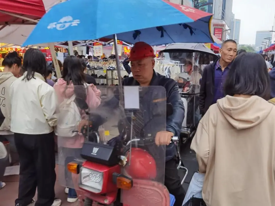 株洲芦淞市场群乱象调查:“摩的”占道候客,非法营运何时休?