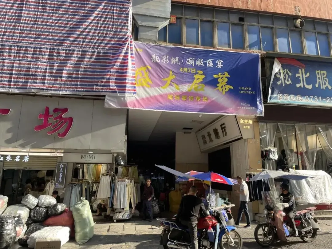 株洲芦淞市场群乱象调查:“摩的”占道候客,非法营运何时休?