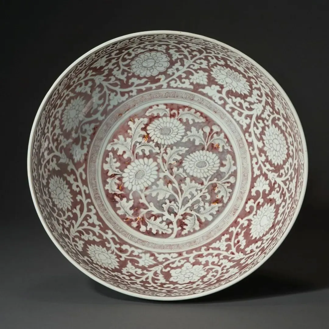 市场孤例的雍正御窑|斗彩缠枝花卉梅瓶RMB 2,100万纽约佳士得领衔