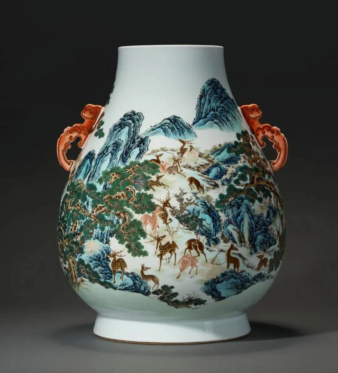 市场孤例的雍正御窑|斗彩缠枝花卉梅瓶RMB 2,100万纽约佳士得领衔