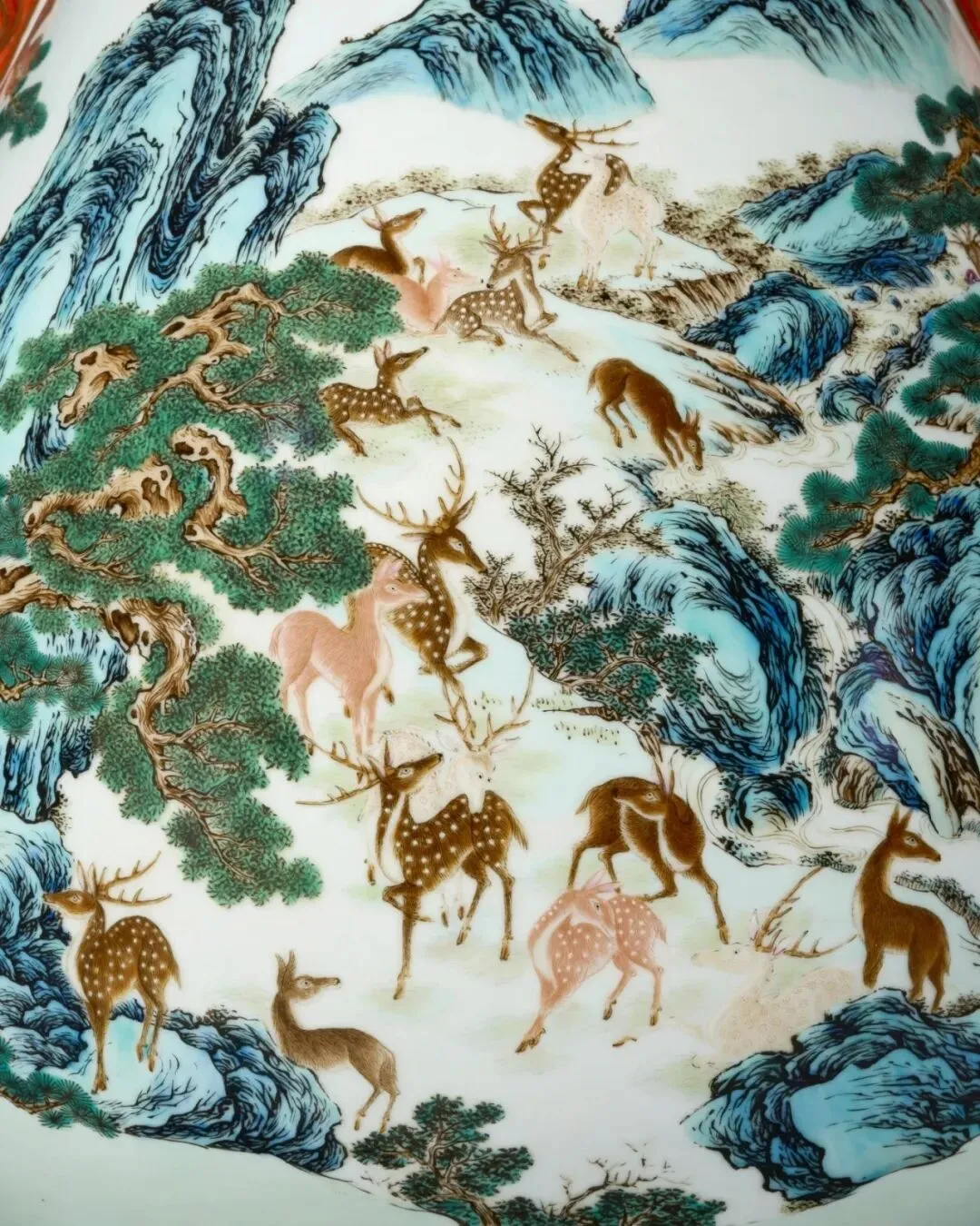 市场孤例的雍正御窑|斗彩缠枝花卉梅瓶RMB 2,100万纽约佳士得领衔