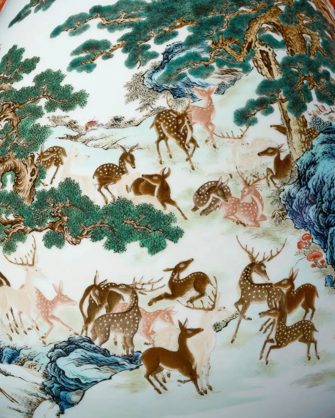 市场孤例的雍正御窑|斗彩缠枝花卉梅瓶RMB 2,100万纽约佳士得领衔